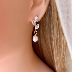Bridal Pearl Earrings,Freshwater Pearl Earrings,Floral Dangle Earrings,Wedding Flower Earrings, Bride Jewelry,Statement Earrings,Bridal Gift