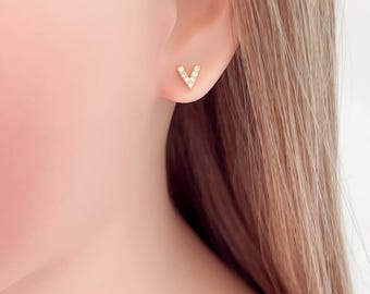 Orecchini a bottone in argento sterling • Orecchini a bottone minuscoli con zirconi cubici • Piccoli orecchini in argento • Regalo per lei • Delicati orecchini minimalisti