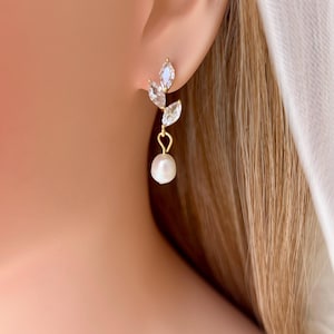 Bridal Pearl Earrings.Freshwater Pearl Earrings,Floral Dangle Earrings, Wedding Flower Earrings, Bride Jewelry,Statement Bridal Jewelry