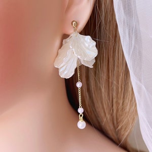 Floral Bridal Earrings,Pearl Wedding Earrings,Dangle Bridal Earring,Statement Earrings, CZ Bridal Earrings,Bridesmaids Gift,Elegant Earrings