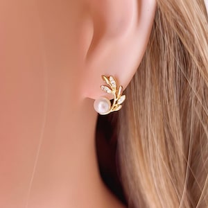 Flower Bridal Stud Earrings, CZ Wedding Earrings, Bridal Stud Earrings, Statement Earrings, CZ Bridal Earrings, Bridesmaids Gift
