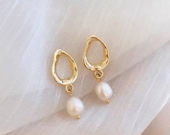 Pearl Drop Bridal Earrings, Gold Bridal Earrings, Bridal Earrings, Pearl Wedding Earrings,Bridesmaid Gifts