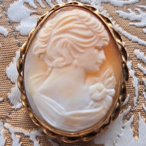 Cameo Right Facing Carved Shell White/ Peach Pendant Brooch Vintage Jewelry 1.5&quot; Retro Mid Century Collectible For Necklace or Pin Brooch