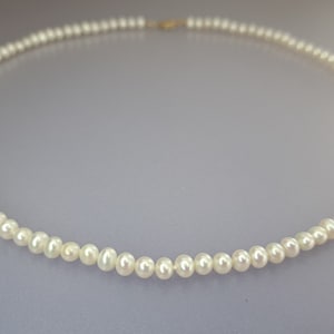 Off White Pearl Necklace 22 in 5-6mm Pearls 14kt Yellow Gold Clasp Classic Handknotted Gift for Her Classic Jewelry Wedding Engagement