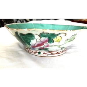 19th Century Tongzhi Chinese Famille Rose Porcelain Bowl Hand Painted Unmarked