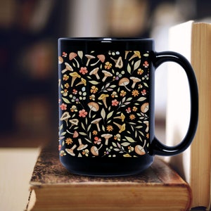 Cottagecore Mug for Mushroom Lovers, Ceramic Mug with Vintage Mushrooms, Ideal Gift for Nature Enthusiasts, Coworkers and Camping Adventures