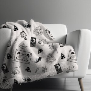 Vintage Halloween Throw Blanket, Spooky Witch Blanket, Indoor Halloween Decor, Fall Couch Throw, Halloween Party Decoration, Cozy Sofa Throw
