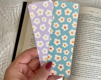 Daisy Bookmark Set of Two, Double sided Bookmark, Book Club Gift, Book Lover Gift, Flower Bookmark, Bibliophile, Reading Journal Bookmark