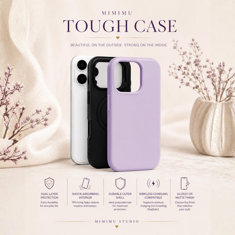Puede incluir: Se muestran tres fundas para smartphone en blanco, negro y morado claro. El texto dice MIMIMU TOUGH CASE, BEAUTIFUL ON THE OUTSIDE. STRONG ON THE INSIDE. Los iconos indican protecci&oacute;n de doble capa, interior amortiguador, carcasa exterior duradera, compatibilidad con carga inal&aacute;mbrica y opciones de acabado. El nombre de la marca MIMIMU STUDIO est&aacute; en la parte inferior.