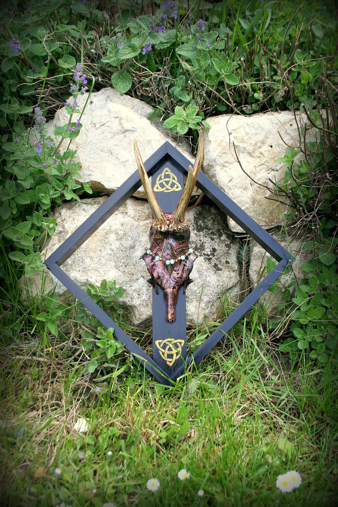 Deer Skull Wall Decoration, reminding us of the protective instincts ofSports teams and their fans