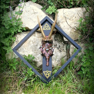 Deer Skull Wall Decoration with Antlers Witch Altar Protector Witchcraft Pagan Skull Occult Triqueta Boho Witchcraft Home Decor Ostara