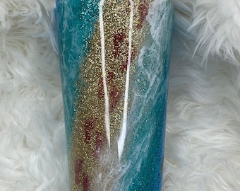 Huellas de brillo cónico de 32 onzas en el vaso de arena de la playa