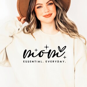 Mom Essential Everyday SVG PNG PDF, Mom Mode Svg, Mom Life Svg, Mom Vibes Svg, Mom Shirt Svg, Muttertag Svg, Sarkastische Svg, Mom Plotterdatei