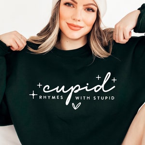 Kupidyn Rymy Z Głupim SVG PNG PDF, Zabawny Walentynkowy Svg, Cześć Walentynkowy Svg, Walentynki Svg, Miłość Svg, Walentynkowy Svg, Bądź Mój Svg