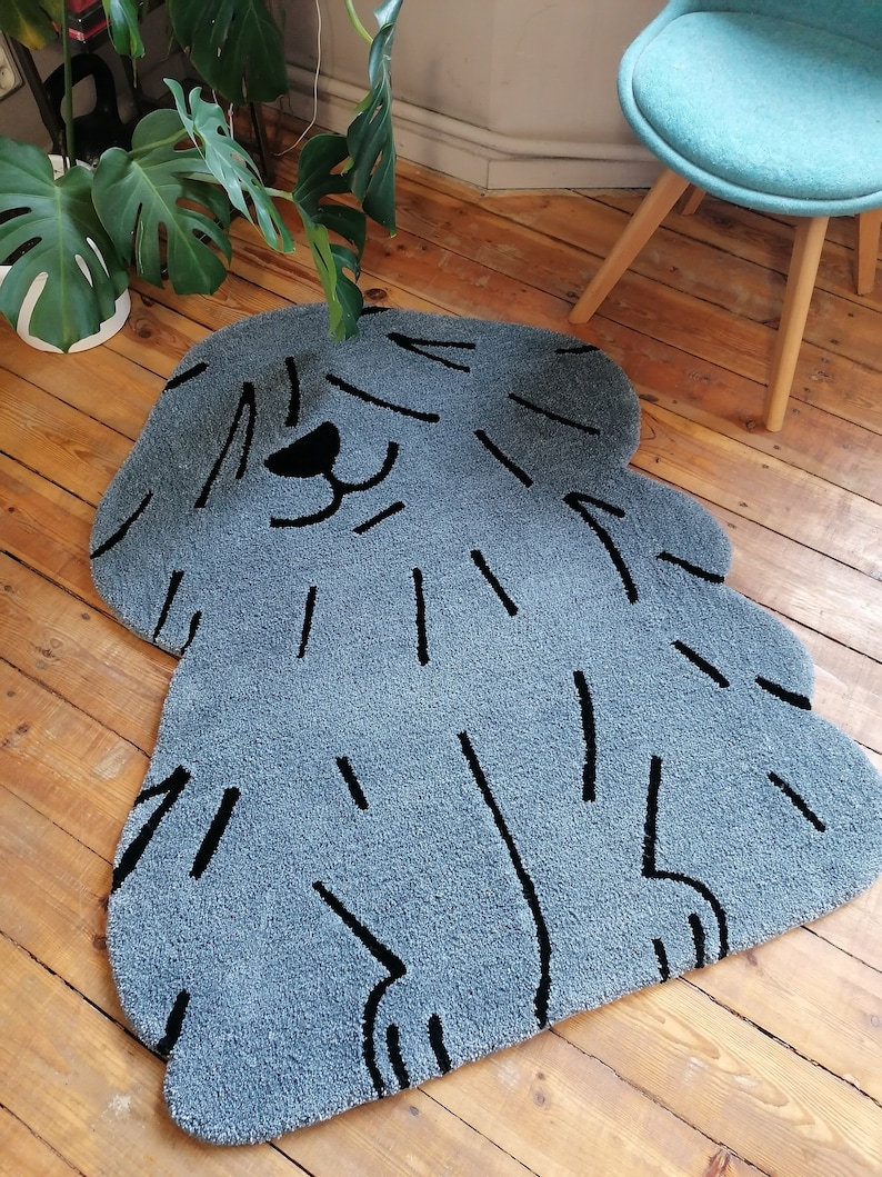 Hand tufted dog rug. 100% wool. Felt backing. Asymetric shape rug. image 2