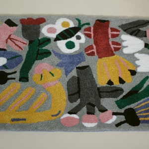 Floral spring bug tufted rug. 100% acrylic colourful flower rug. image 2