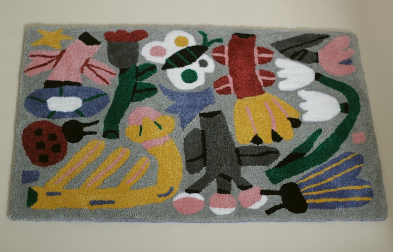 Floral spring bug tufted rug. 100% acrylic colourful flower rug. image 2