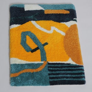 Bright geometric tufted rug. Funky shapes. Geometric shapes and lines. Green+Yellow 64x44 cm