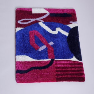 Bright geometric tufted rug. Funky shapes. Geometric shapes and lines. Purple+Blue 71x50 cm