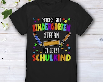 Machs gut Kindergarten Einschulung Schulanfänger Geschenk Name Personalisiert Wunschname 2023 Jungen Mädchen Geschenkidee T-Shirt