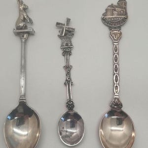 Vintage Souvenir Teaspoon Set – Dutch Windmill, Oosterbeek Church & WAPW Rabbit – Silver-Plated Collectibles