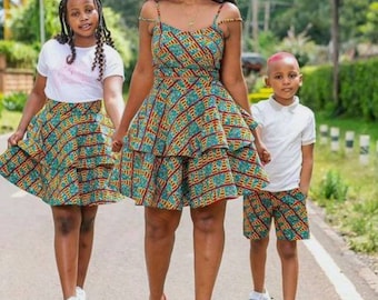 Tenues africaines assorties pour maman et enfants pour photoshoot