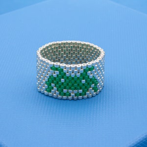 Anello fascia Monster elastico ricamato con perline in vetro Miyuki / Delica beads / tessuto a mano / anello band seed bead band ring Silver