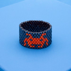 Anello fascia Monster elastico ricamato con perline in vetro Miyuki / Delica beads / tessuto a mano / anello band seed bead band ring Black