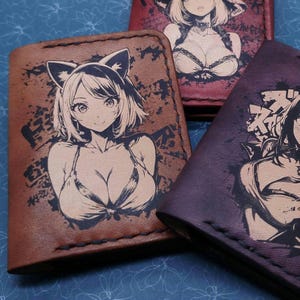 Porte-cartes/portefeuille anime personnalisé. Portefeuille fait main en cuir