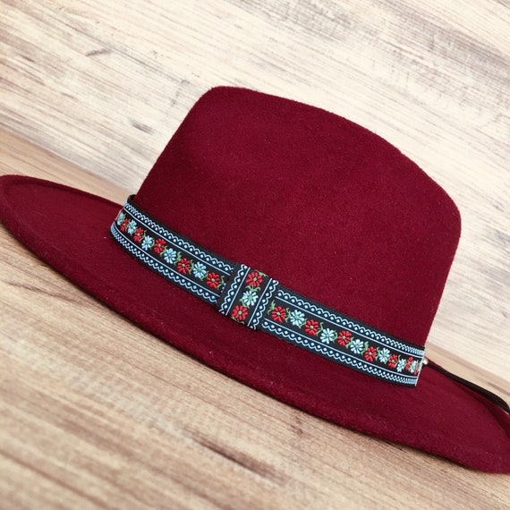  Women Cowboy Hatband with red and white flowers, Cowgirl Hat  Accessories, Handmade Western Hat band, Mothers Day Gift, Girlfriend or  Sister Gift : Handmade Products