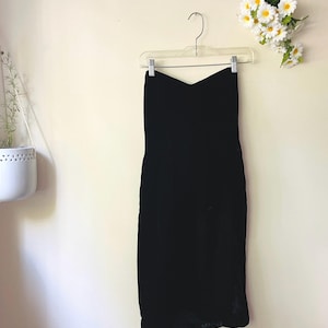 Vestido vintage de terciopelo negro / Década de 1980 / Vestido negro corto / Escote en forma de corazón / Vestido para una cita nocturna / Vestido negro ajustado / Tallas 4 a 6 de EE. UU. / Corsé
