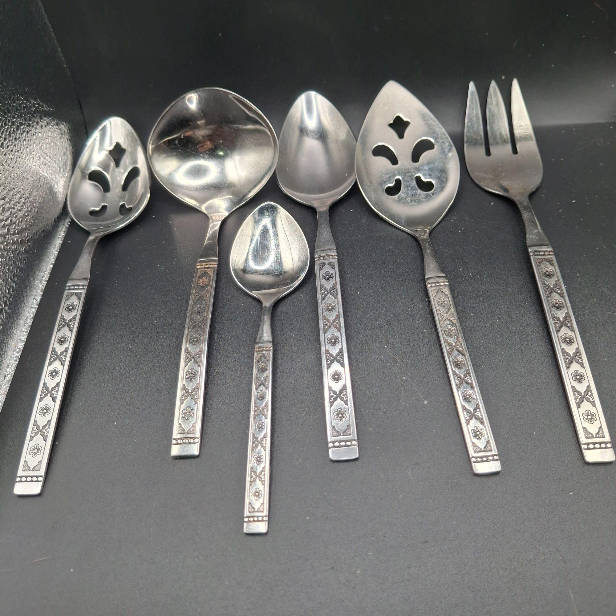 Oneida Lisbon Distinction Stainless Flatware Set - 6 Piece Serving