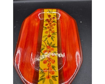 Handmålad fransk keramikbricka röd/gul blommig Atelier Du Sage Frankrike