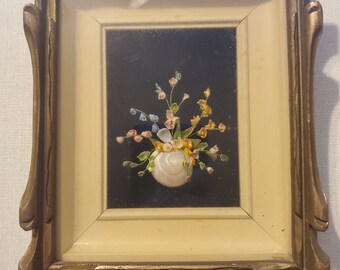 Vintage Muschel Schattenbox Collage Blumenstrauß Blumenkunst gerahmt Cottage Dekor 1946