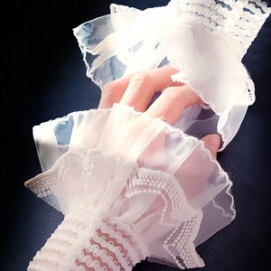 Captivating Lace Mesh Fake Sleeves with Patchwork Design, Fashionable Fingerless Gloves