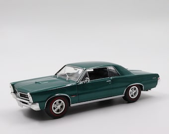 1965 Pontiac GTO|Vintage Diecast for Collectors|Old Classic Metal Welly Model Car|Green Toy Car|Scale 1/24 Car Collection|Gift for Grandad