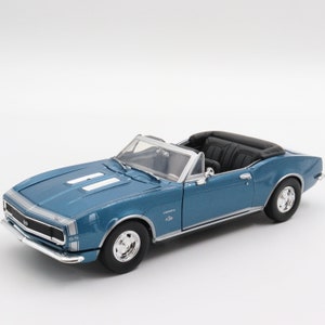 1967 Chevrolet Camaro SS Diecast: 1/24 Scale Blue Convertible Model