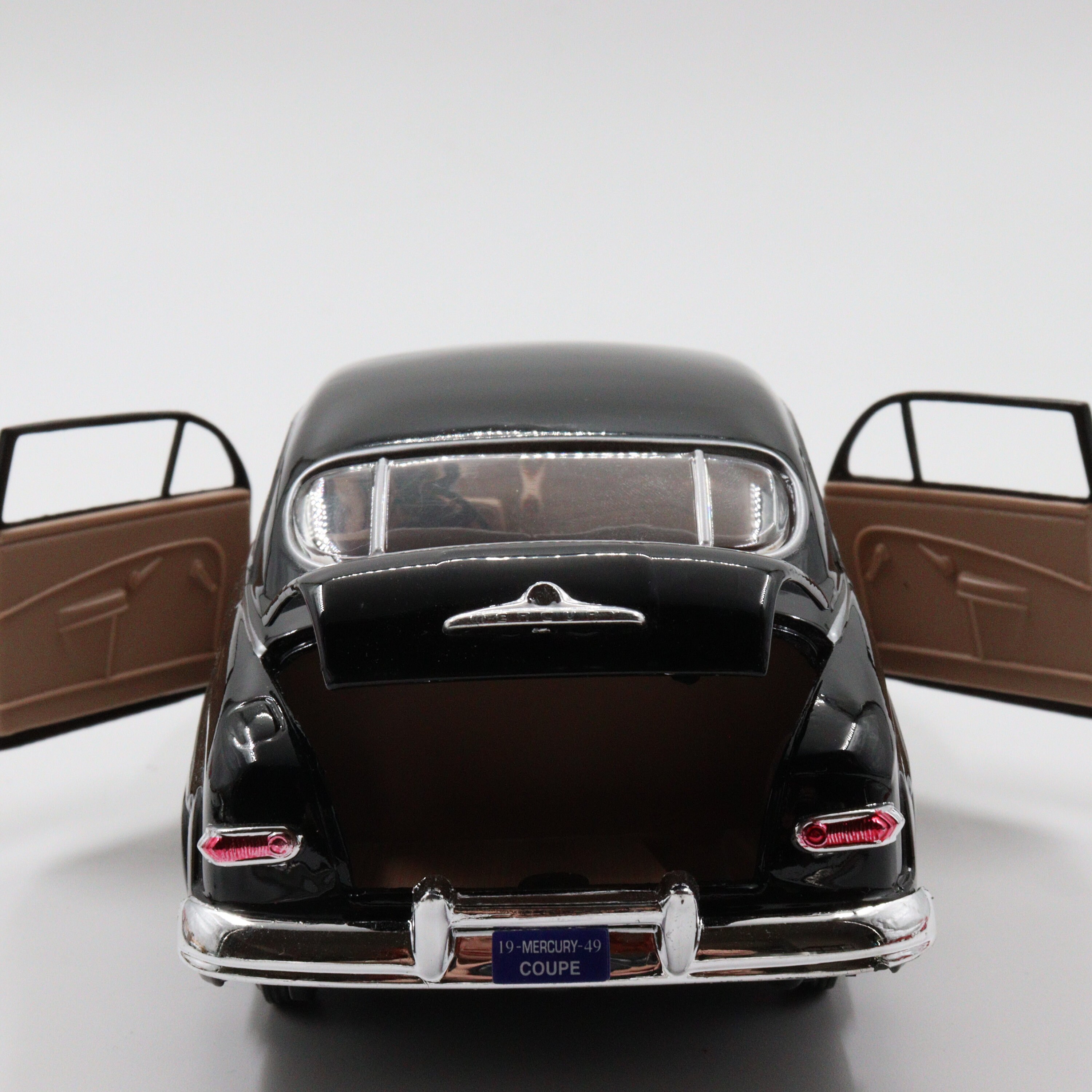 MOTORMAX Modellauto Ford Mercury 1949 Coupe Schwarz - 1:24 Oldtimer Mit öffnenden Türen