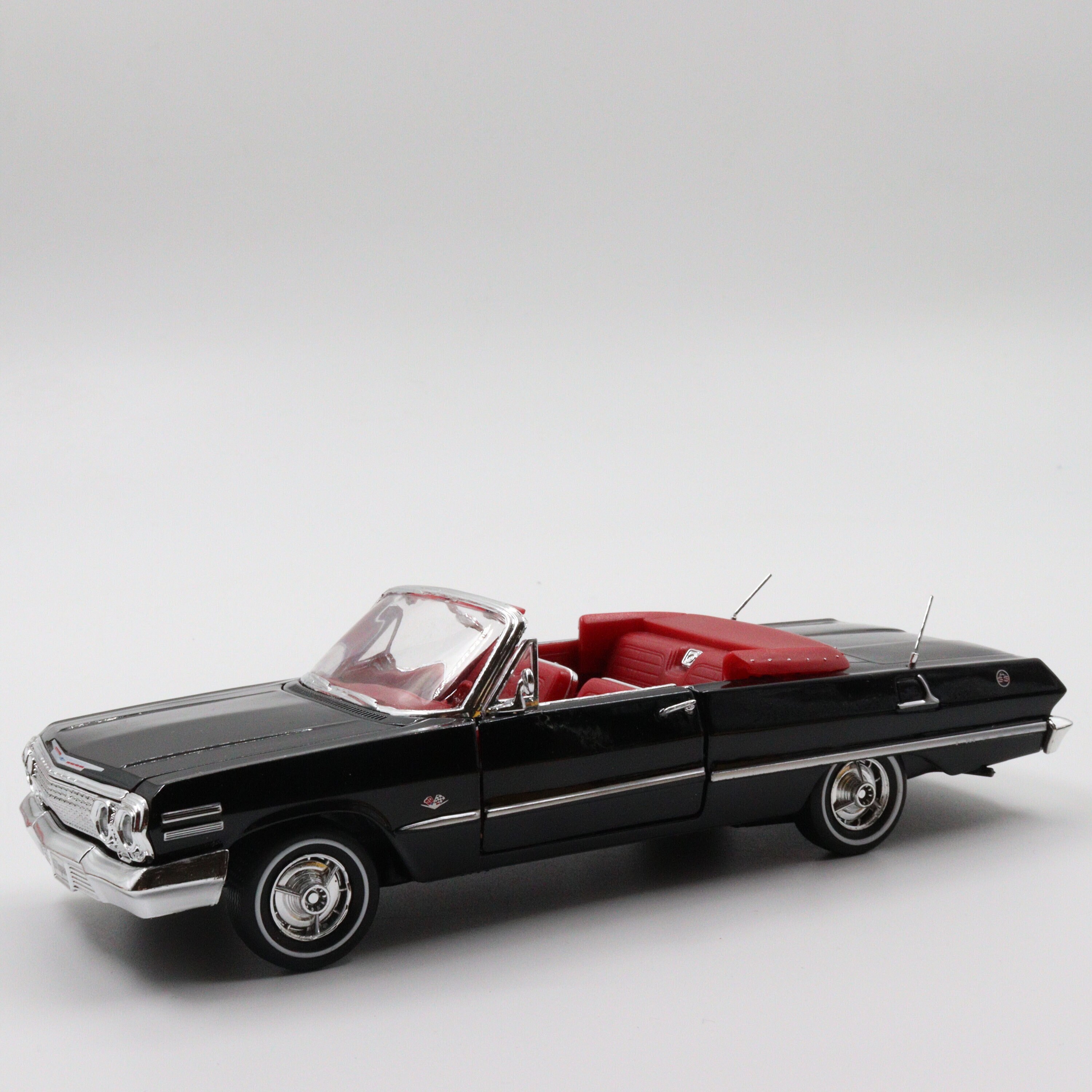 Welly WE2434R CHEVROLET IMPALA OPEN 1963 RED 1:24 Modellino Welly WE2434R CHEVROLET IMPALA OPEN 1963 RED 1:24 Modellino