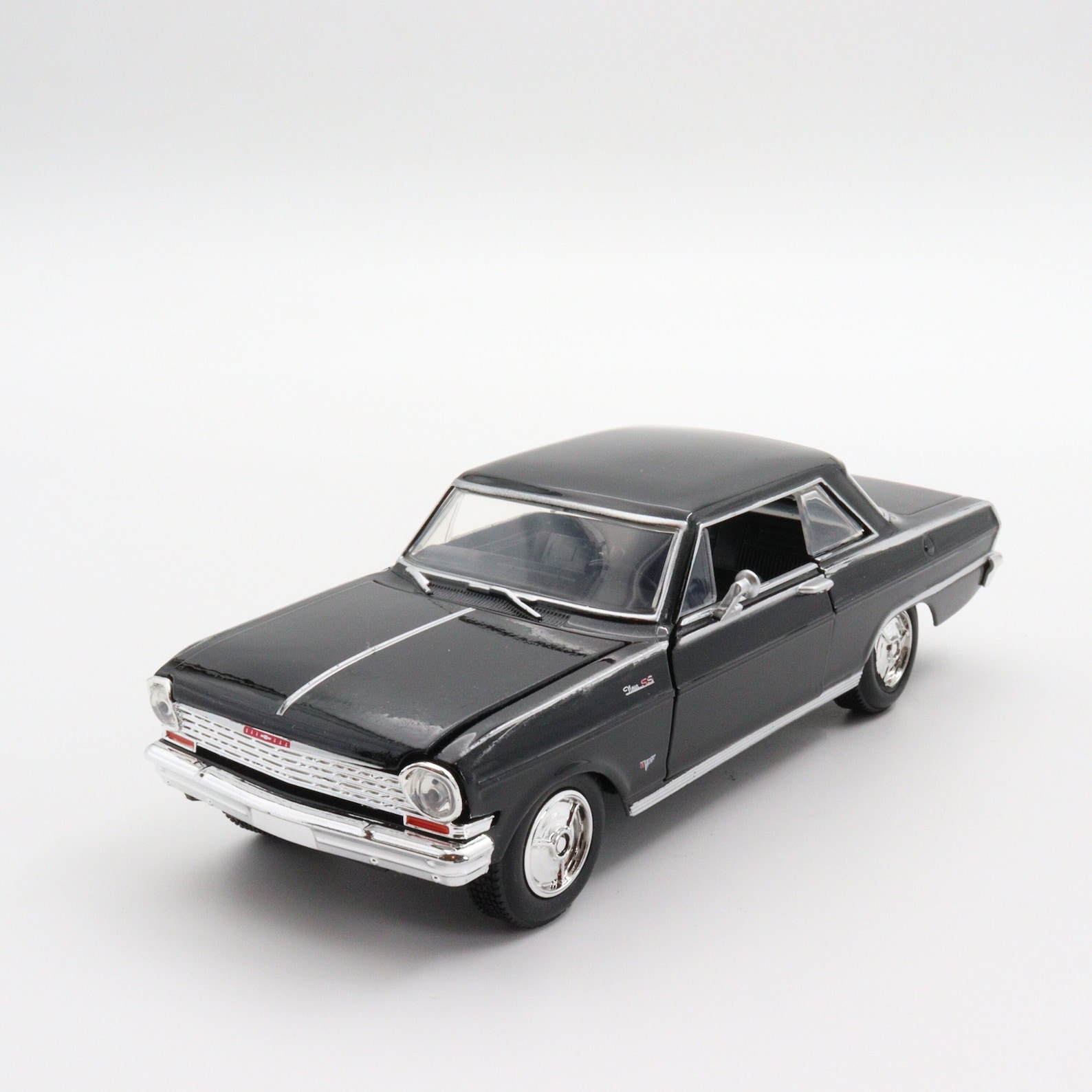 Modèle Réduit Voiture 1:24 NEWRAY Chevrolet Camaro SS 2010 - Gris Métallisé - Neuf