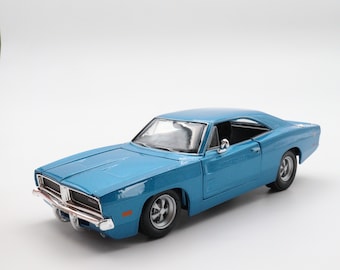 Maisto 1969 Dodge Charger R/T: 1/25 Scale Diecast Model Car