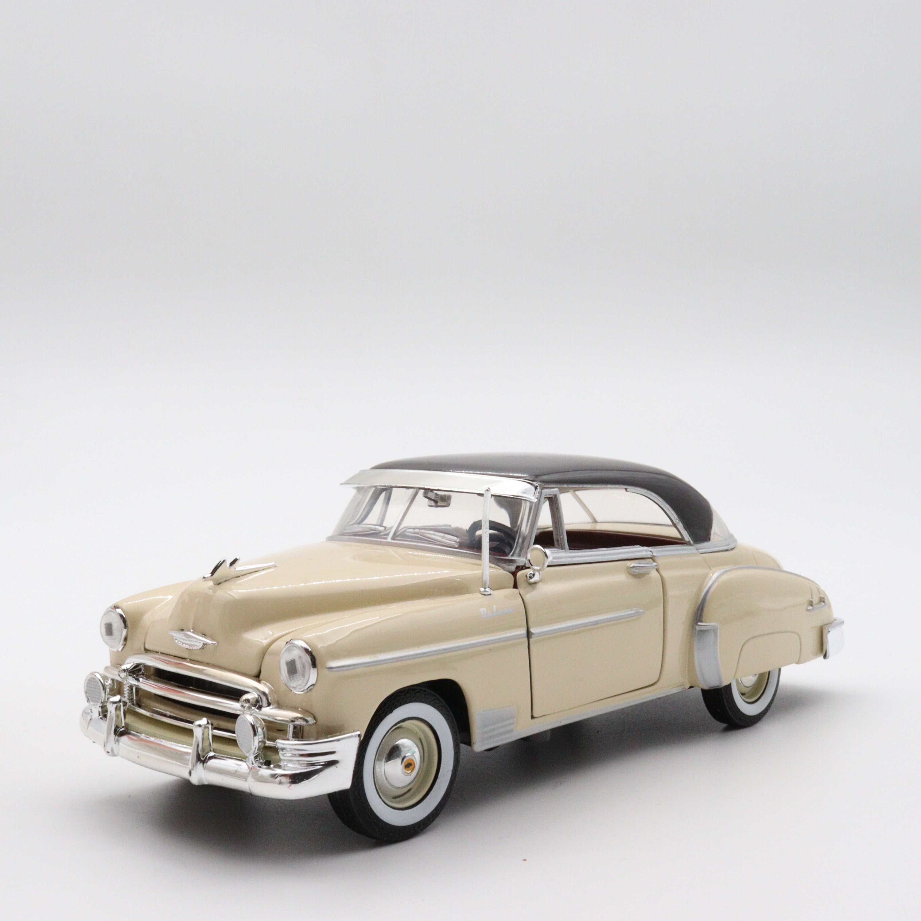 希少品　1950 Chevrolet Bel Air アメリカン・グラフィティー 1950 Chevrolet Bel Air blue/wht Diecast Model | Motormax