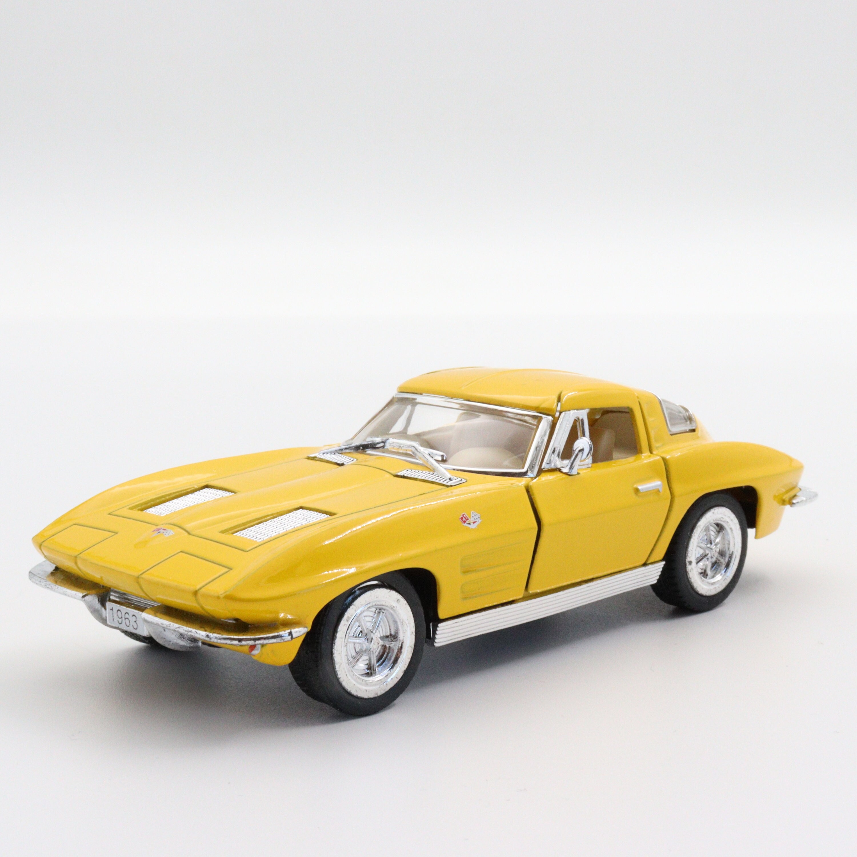 1963 Corvette Sting Ray Model Car|Scale 1:36 Diecast for Collectors|Classic Vintage Car|Pull Back Car Toy for Boys|Gift Car for Dad