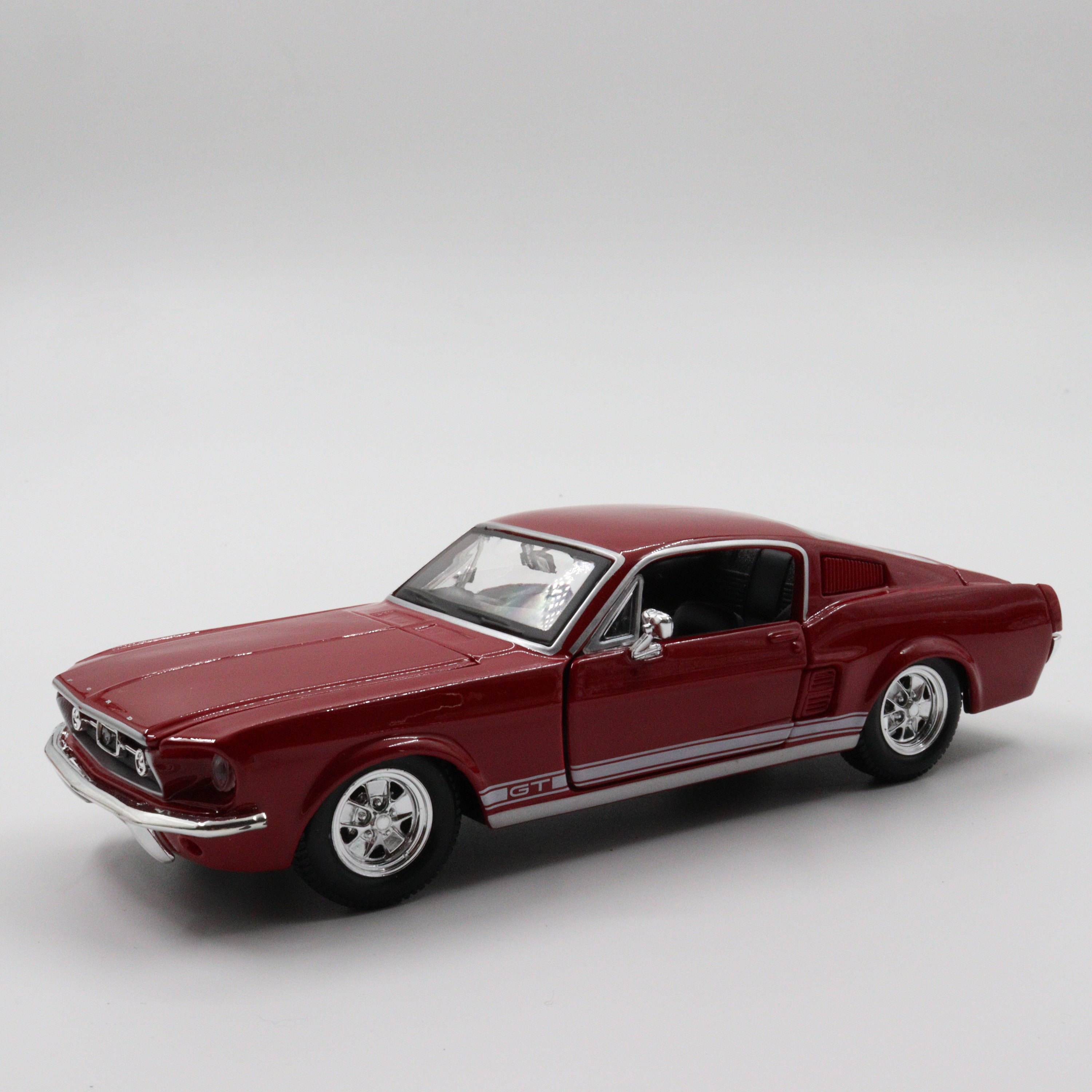 Maisto 1967 Ford Mustang Gtscale 1/24 Red Diecast Carvintage Model