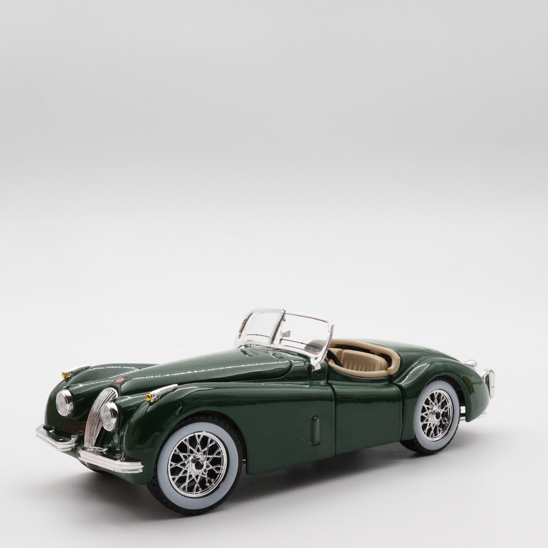 JAGUAR XK 120 (1948年) ダークグリーン 1/24 CULT 1/18 ジャガー