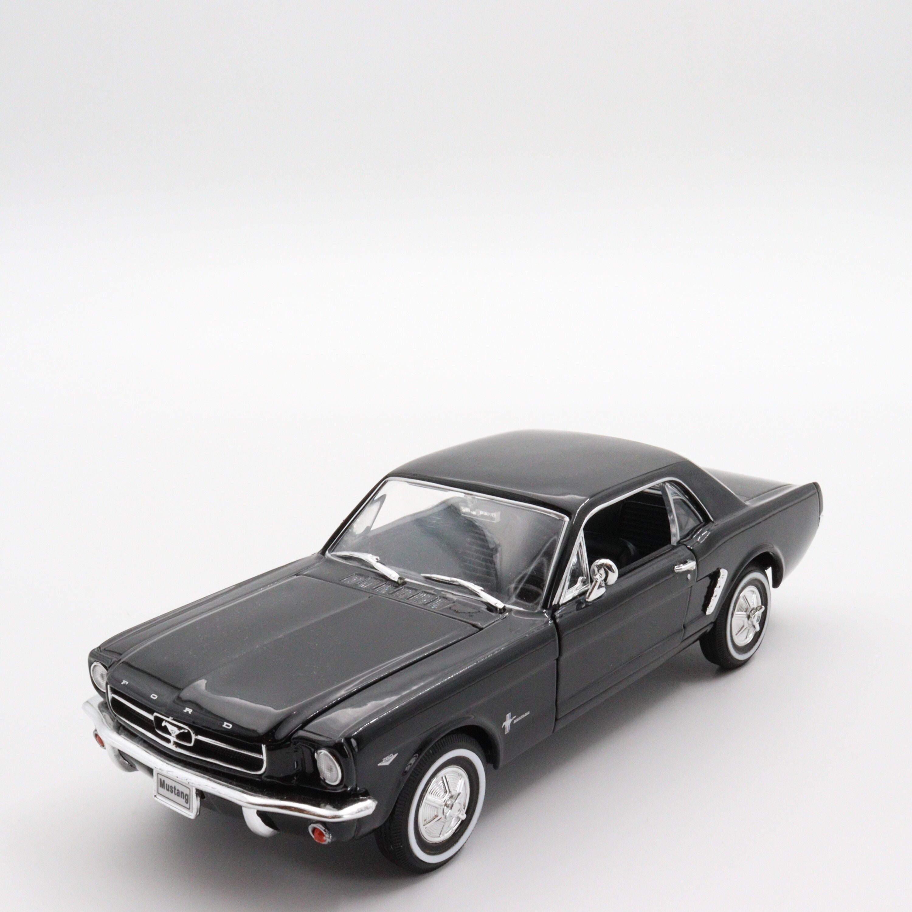 1964 Ford Mustang 1-2 Convertible Verde-Negro 1:18 Motor Max 73145