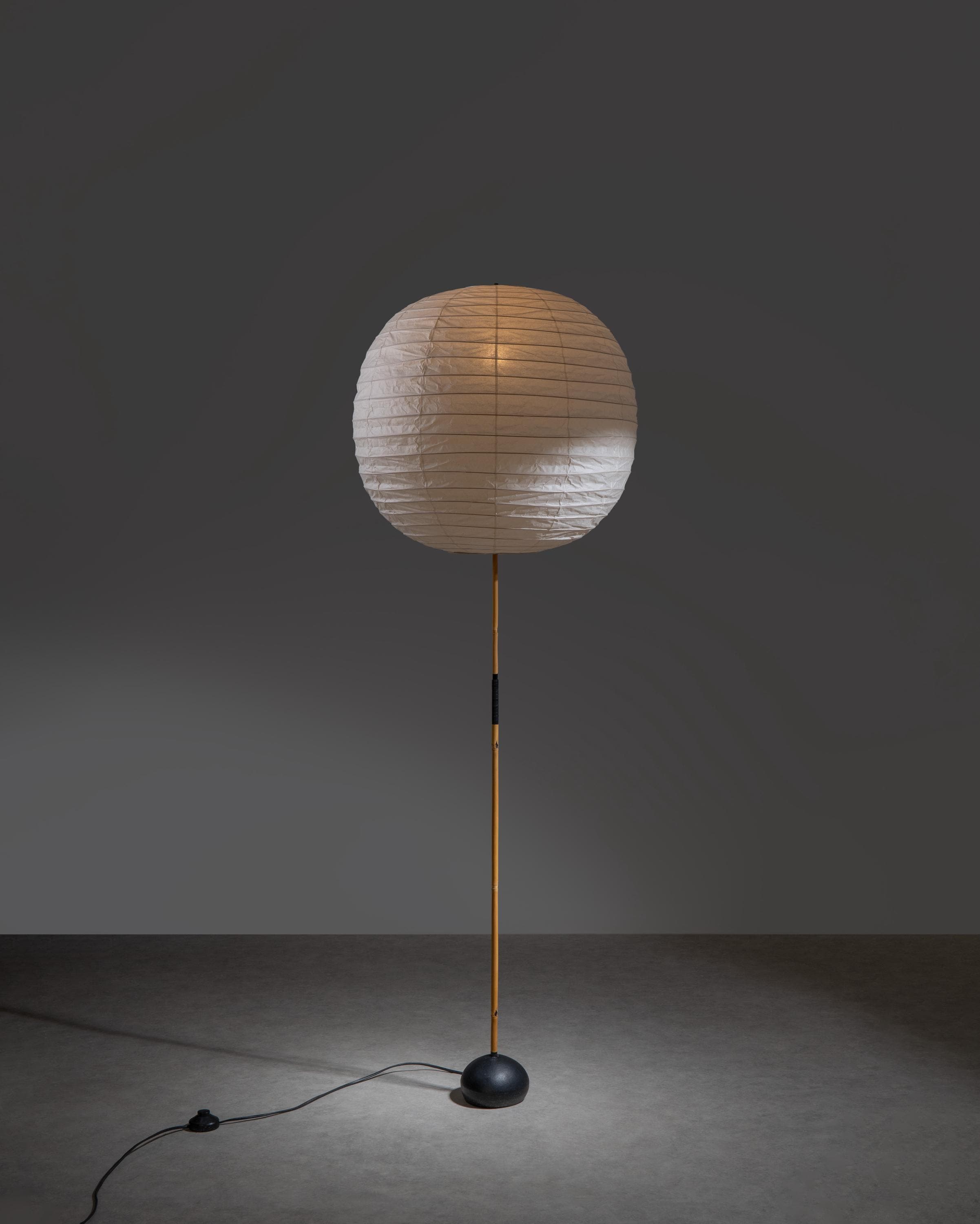 Isamu Noguchi Akari Light Sculpture Floor Lamp 1970s / Vintage Mid Century  Iconic Lighting - Etsy Israel, image size:2403x3000