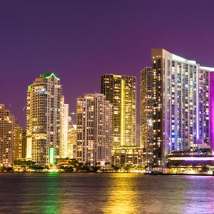 MIAMI SKYLINE Nacht Instant Digital Download Bild, Original Künstler, Wandkunst, Druck, Reise, druckbar, urban, Stadt, Fotografie, bunt