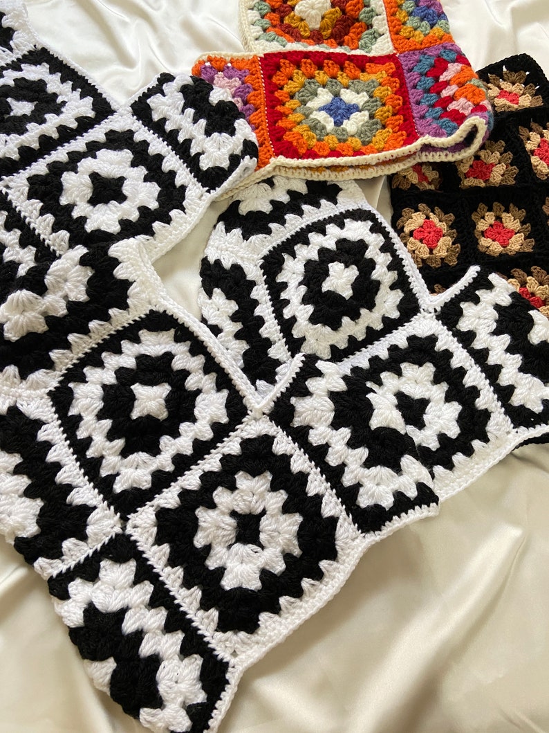 Pasamontañas de ganchillo, pasamontañas cuadradas de la abuela, pasamontañas unisex tejidas a mano, sombrero de invierno blanco y negro hecho a mano, regalo para ella imagen 10