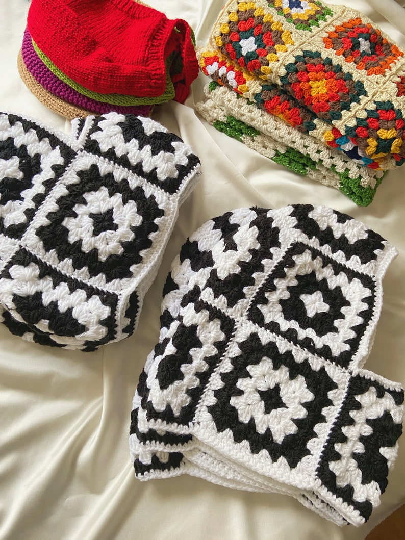 Pasamontañas de ganchillo, pasamontañas cuadradas de la abuela, pasamontañas unisex tejidas a mano, sombrero de invierno blanco y negro hecho a mano, regalo para ella imagen 3